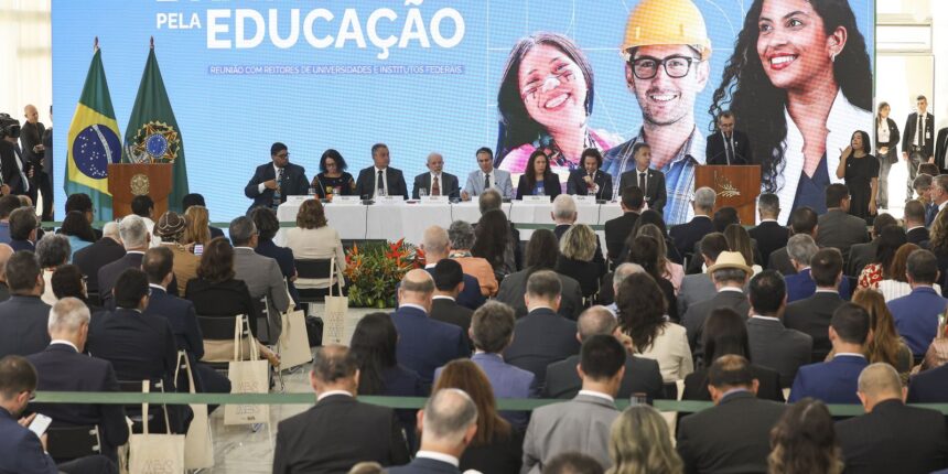 Governo anuncia R$ 5,5 bi para obras e novos campi universitários