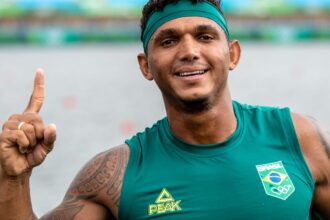 Isaquias Queiroz vê briga apertada por recorde individual de medalhas