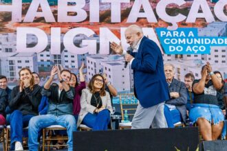 Lula critica interrupção de programas sociais em governos anteriores