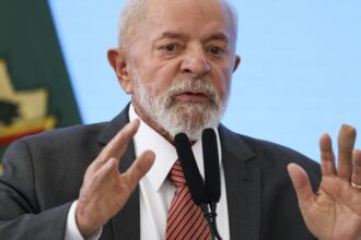 Lula critica prolongamento da greve dos docentes federais 