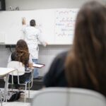 Relatório amplia formação básica do ensino médio para 2,2 mil horas