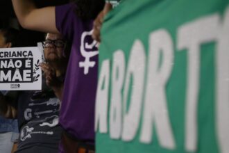 Saiba como é a legislação sobre aborto pelo mundo