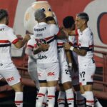 São Paulo derrota Criciúma para assumir 7ª posição do Brasileiro