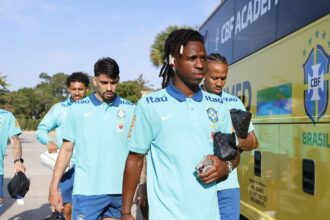 Seleção brasileira treina e embarca para o Texas, onde joga no sábado