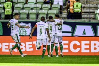 América derrota Operário e iguala Santos no topo da Série B: 2 a 0