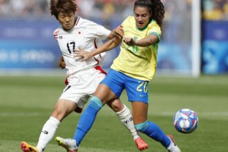 Brasil sofre virada do Japão no fim e se complica no futebol em Paris