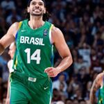 Brasil vence Letônia e se classifica para Paris 2024 no basquete