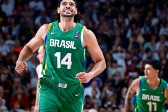 Brasil vence Letônia e se classifica para Paris 2024 no basquete