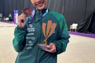 Ginasta Bárbara Domingos fatura bronze em etapa da Copa do Mundo