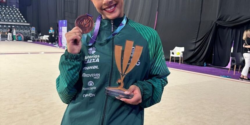 Ginasta Bárbara Domingos fatura bronze em etapa da Copa do Mundo