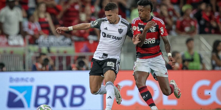 Líder do Brasileiro, Flamengo enfrenta Atlético-MG em Belo Horizonte