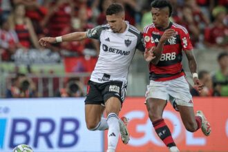 Líder do Brasileiro, Flamengo enfrenta Atlético-MG no Mineirão