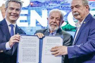 Lula anuncia aplicação de R$ 15,5 bi em obras na Dutra e na Rio-Santos