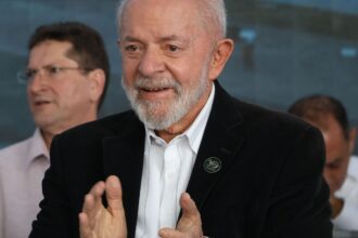 Lula espera que defesa da democracia na França inspire América Latina