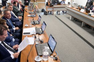 PEC que anistia partidos só deve ser votada em agosto no Senado