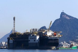 Petrobras: produção de petróleo e gás natural aumenta 2,4% em um ano