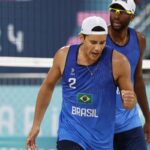 Vôlei de praia: Evandro e Arthur avançam para as oitavas em Paris