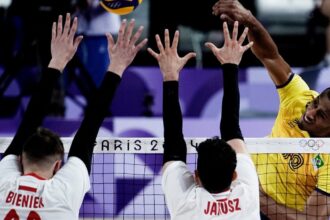 Vôlei: seleção masculina leva virada da Polônia, o 2º revés em Paris