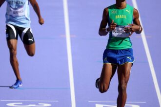 Alison dos Santos garante presença na final dos 400 m com barreiras