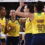 Brasil vence República Dominicana e vai à semifinal no vôlei feminino