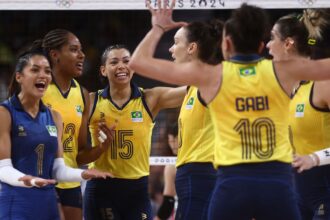 Brasil vence República Dominicana e vai à semifinal no vôlei feminino