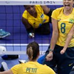 Brasil vence Ruanda na estreia do vôlei sentado feminino em Paris 2024