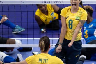 Brasil vence Ruanda na estreia do vôlei sentado feminino em Paris 2024