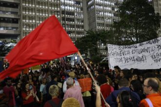 Estudantes voltam a ocupar prédio principal da Uerj