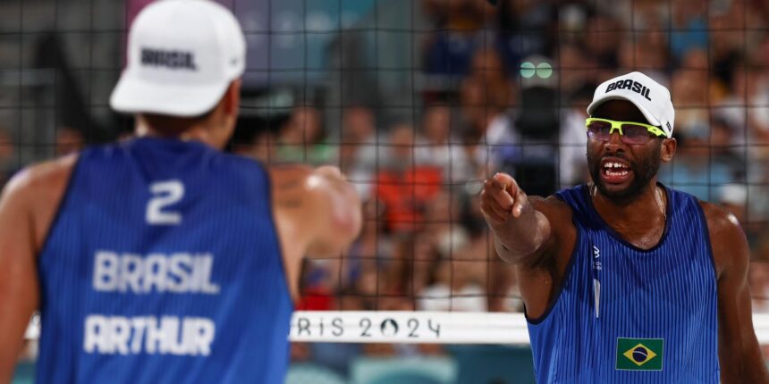 Evandro e Arthur Lanci avançam para quartas do vôlei de praia