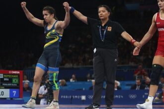 Giullia Penalber avança e luta pelo bronze no wrestling nesta sexta