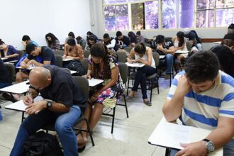 Inep aplica neste domingo provas do Encceja e do Revalida