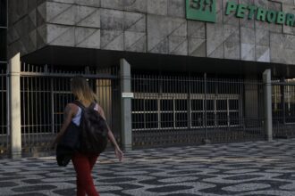 Petrobras tem resultado negativo de R$ 2,6 bi no segundo trimestre