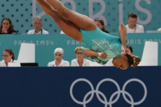 Rebeca é ouro no solo e vira maior medalhista olímpica do Brasil