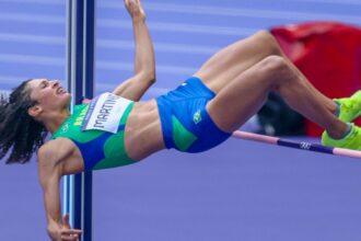 Valdileia Martins se classifica à final do salto em altura em Paris