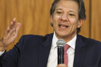 Corte de juros nos EUA veio um pouco atrasado, diz Haddad