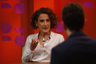 DR com Demori debate religião e política com Carolina Evangelista