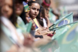 Desfile de 7 de Setembro destaca vacinação e homenageia gaúchos