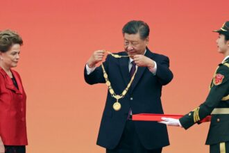 Dilma recebe medalha de presidente chinês Xi Jinping