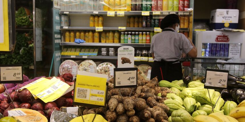 Intenção de Consumo das Famílias recuou 0,3% em setembro, diz CNC