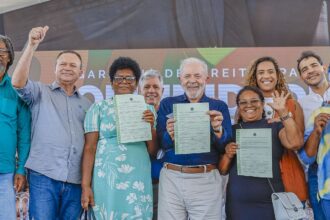 Lula assina acordo e encerra disputa de 40 anos em Alcântara