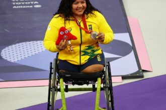 Maria de Fátima Castro levanta 133 quilos para ganhar bronze em Paris