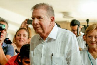 Opositor Edmundo González deixa a Venezuela e recebe asilo na Espanha