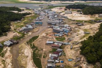 Prefeitura de Manaus começa a distribuir ajuda a afetados por seca