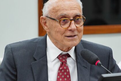 Em tratamento contra o câncer, Eduardo Suplicy agradece apoio