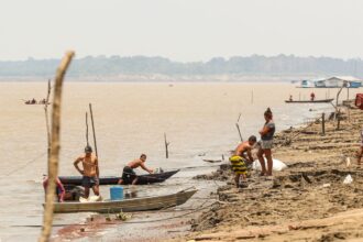 Governo concede auxílio a pescadores afetados por seca na Região Norte