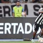 Pelo sonho da Libertadores, Botafogo recebe o Peñarol no Nilton Santos