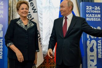 Putin oferece ao Brasil novo mandato no banco dos Brics com Dilma