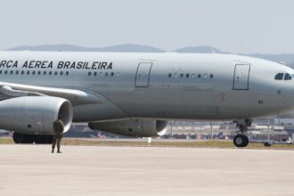 Raízes do Cedro: quinto voo decola do Líbano com 220 repatriados