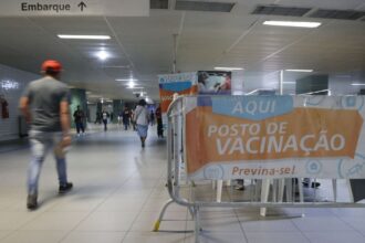 Saúde nega desabastecimento generalizado de vacinas no Brasil