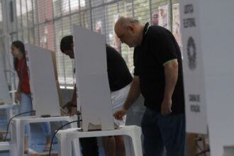 Segundo turno das eleições acontece neste domingo